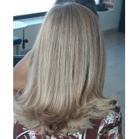 Corte, mechas e coloração 